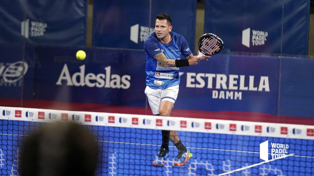 run to the net in padel.